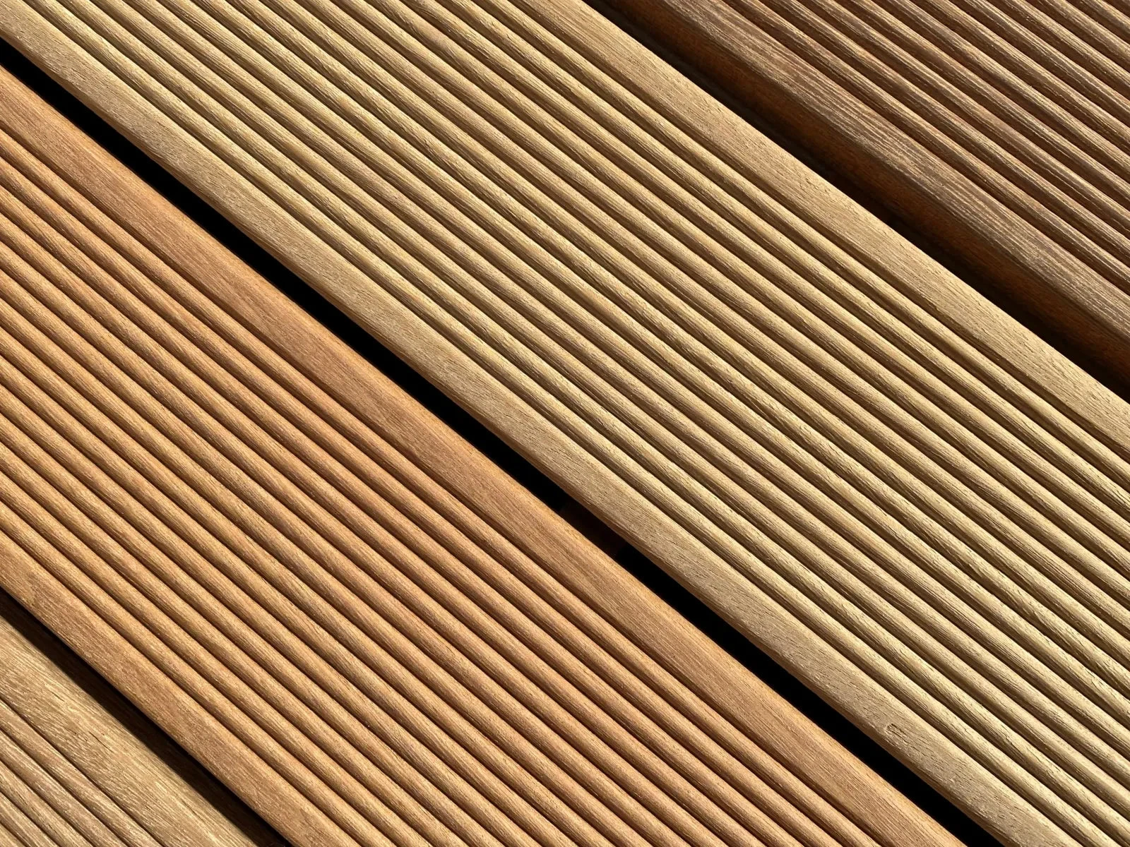Bangkirai terrasplank v-groeven Premium 1,6x14,5x180cm 14.5x1.6x180cm